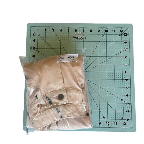 Levi's Shorts Men Size 31 Tie Dye Hippy Summer Festival Concert Travel Packable - Picture 8 of 8